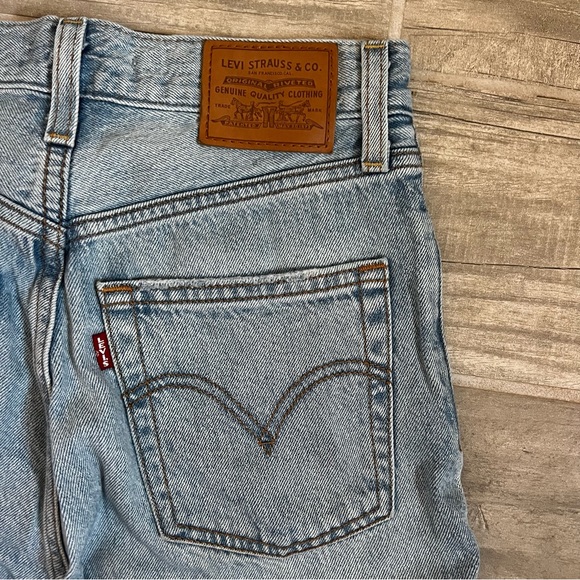 Levi’s Ribcage Straight 25 - Picture 10 of 13